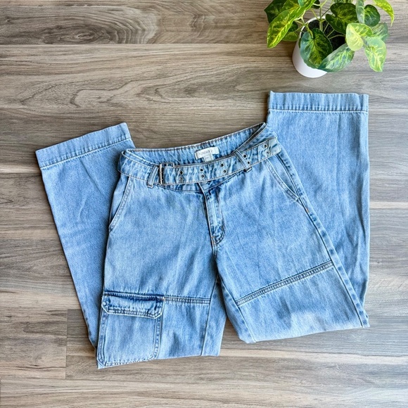 Forever 21 Utility Cargo Jeans with Belt Light Wash Denim Size 24 - Picture 16 of 16